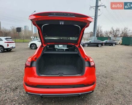 Червоний Ауді E-Tron, об'ємом двигуна 0 л та пробігом 51 тис. км за 46888 $, фото 85 на Automoto.ua