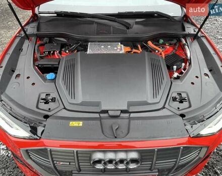 Червоний Ауді E-Tron, об'ємом двигуна 0 л та пробігом 68 тис. км за 33600 $, фото 10 на Automoto.ua