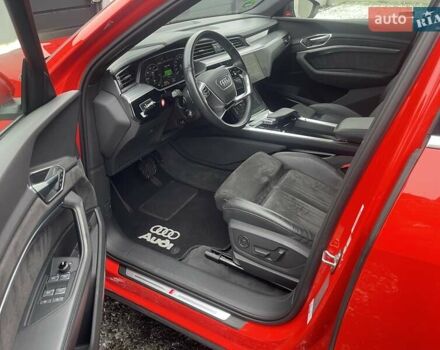 Червоний Ауді E-Tron, об'ємом двигуна 0 л та пробігом 68 тис. км за 33600 $, фото 12 на Automoto.ua