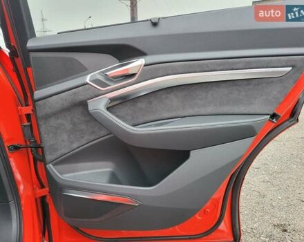 Червоний Ауді E-Tron, об'ємом двигуна 0 л та пробігом 51 тис. км за 46888 $, фото 76 на Automoto.ua