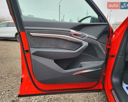 Червоний Ауді E-Tron, об'ємом двигуна 0 л та пробігом 51 тис. км за 46888 $, фото 44 на Automoto.ua
