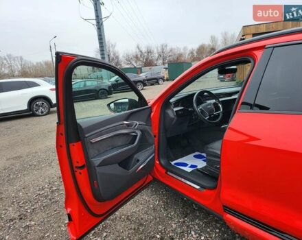 Червоний Ауді E-Tron, об'ємом двигуна 0 л та пробігом 51 тис. км за 46888 $, фото 43 на Automoto.ua
