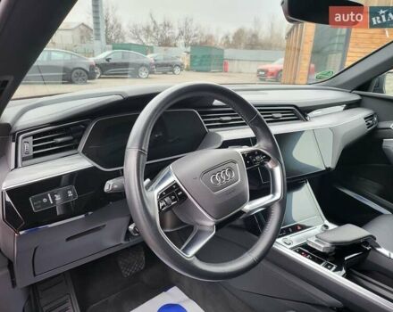 Червоний Ауді E-Tron, об'ємом двигуна 0 л та пробігом 51 тис. км за 46888 $, фото 50 на Automoto.ua
