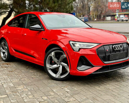 Красный Ауди E-Tron, объемом двигателя 0 л и пробегом 37 тыс. км за 49500 $, фото 2 на Automoto.ua