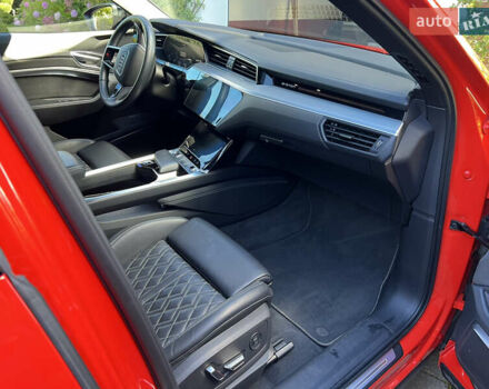 Красный Ауди E-Tron, объемом двигателя 0 л и пробегом 37 тыс. км за 53000 $, фото 7 на Automoto.ua