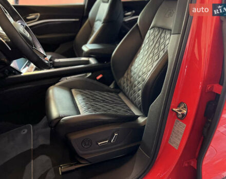 Красный Ауди E-Tron, объемом двигателя 0 л и пробегом 37 тыс. км за 53000 $, фото 6 на Automoto.ua