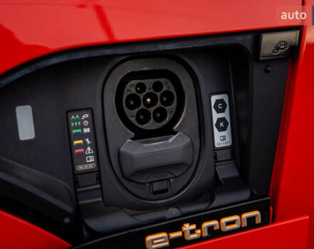 Червоний Ауді E-Tron, об'ємом двигуна 0 л та пробігом 175 тис. км за 28400 $, фото 12 на Automoto.ua