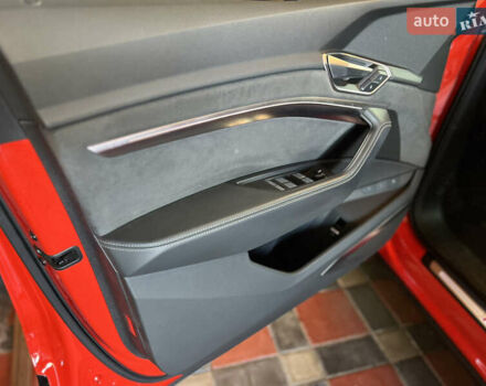 Красный Ауди E-Tron, объемом двигателя 0 л и пробегом 37 тыс. км за 53000 $, фото 5 на Automoto.ua