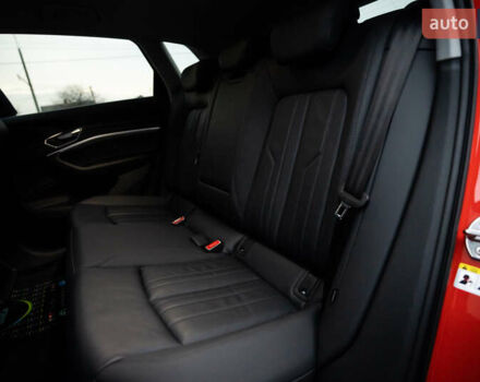 Червоний Ауді E-Tron, об'ємом двигуна 0 л та пробігом 175 тис. км за 28400 $, фото 68 на Automoto.ua