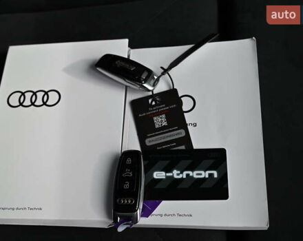 Красный Ауди E-Tron, объемом двигателя 0 л и пробегом 52 тыс. км за 42429 $, фото 8 на Automoto.ua