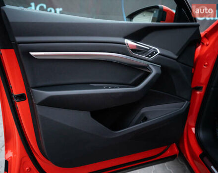 Червоний Ауді E-Tron, об'ємом двигуна 0 л та пробігом 175 тис. км за 28400 $, фото 63 на Automoto.ua