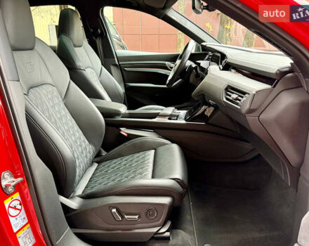 Красный Ауди E-Tron, объемом двигателя 0 л и пробегом 37 тыс. км за 49500 $, фото 71 на Automoto.ua