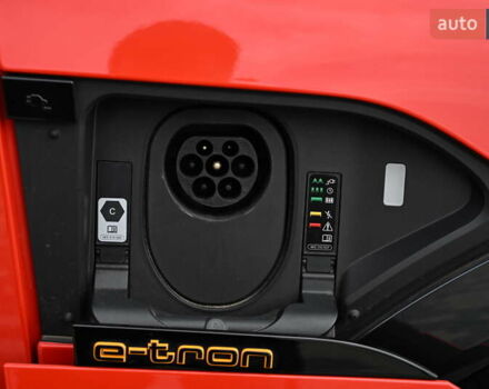Красный Ауди E-Tron, объемом двигателя 0 л и пробегом 52 тыс. км за 42429 $, фото 19 на Automoto.ua