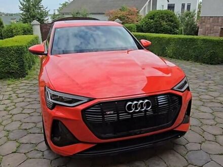 Ауди E-Tron 2021 в Тернополе на Automoto.ua Красный Ауди E-Tron, объемом двигателя 0 л и пробегом 15 тыс. км за 44140 $, фото 1 на Automoto.ua