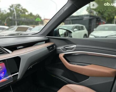 Ауди E-Tron, объемом двигателя 0 л и пробегом 48 тыс. км за 55900 $, фото 27 на Automoto.ua