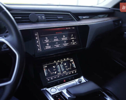 Ауди E-Tron, объемом двигателя 0 л и пробегом 64 тыс. км за 31800 $, фото 11 на Automoto.ua