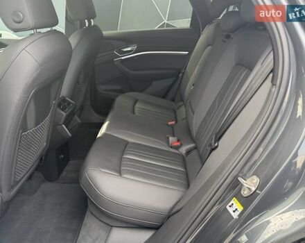 Ауди E-Tron, объемом двигателя 0 л и пробегом 106 тыс. км за 29900 $, фото 26 на Automoto.ua