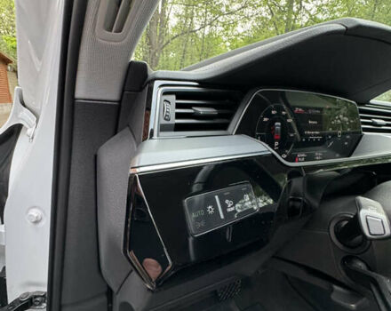 Ауди E-Tron, объемом двигателя 0 л и пробегом 62 тыс. км за 25300 $, фото 67 на Automoto.ua