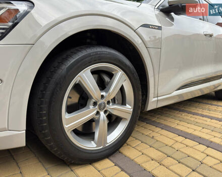 Ауди E-Tron, объемом двигателя 0 л и пробегом 18 тыс. км за 39590 $, фото 5 на Automoto.ua