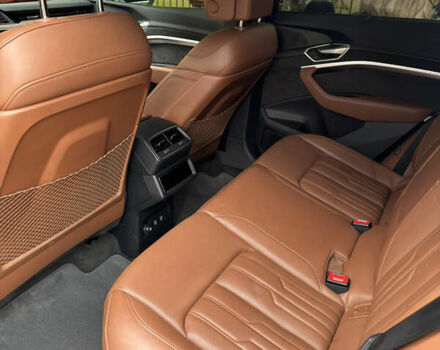 Ауди E-Tron, объемом двигателя 0 л и пробегом 18 тыс. км за 39590 $, фото 8 на Automoto.ua