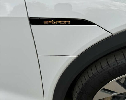 Ауди E-Tron, объемом двигателя 0 л и пробегом 62 тыс. км за 32700 $, фото 35 на Automoto.ua