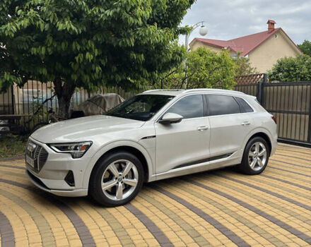 Ауди E-Tron, объемом двигателя 0 л и пробегом 18 тыс. км за 39590 $, фото 4 на Automoto.ua