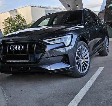 Ауди E-Tron, объемом двигателя 0 л и пробегом 75 тыс. км за 29800 $, фото 10 на Automoto.ua