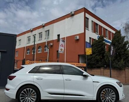 Ауди E-Tron, объемом двигателя 0 л и пробегом 61 тыс. км за 33700 $, фото 7 на Automoto.ua