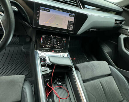 Ауди E-Tron, объемом двигателя 0 л и пробегом 62 тыс. км за 25300 $, фото 64 на Automoto.ua