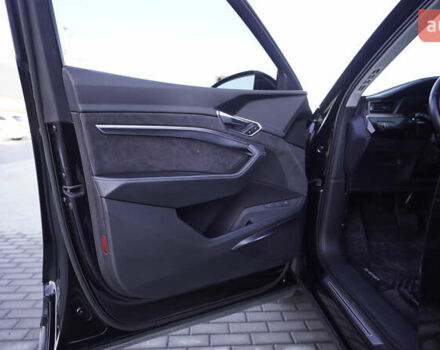 Ауди E-Tron, объемом двигателя 0 л и пробегом 64 тыс. км за 31800 $, фото 2 на Automoto.ua
