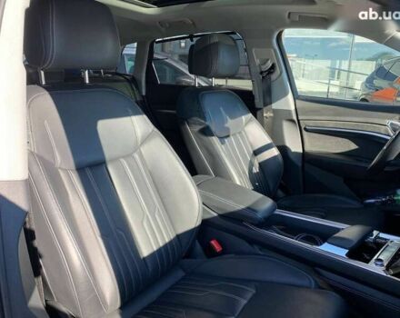 Ауди E-Tron, объемом двигателя 0 л и пробегом 66 тыс. км за 32900 $, фото 28 на Automoto.ua