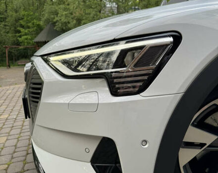 Ауди E-Tron, объемом двигателя 0 л и пробегом 62 тыс. км за 25300 $, фото 90 на Automoto.ua