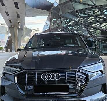 Ауди E-Tron, объемом двигателя 0 л и пробегом 75 тыс. км за 29800 $, фото 7 на Automoto.ua