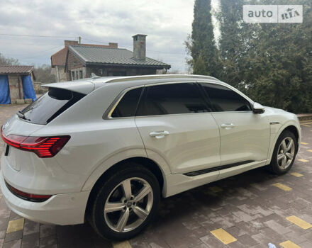 Ауді E-Tron, об'ємом двигуна 0 л та пробігом 46 тис. км за 33500 $, фото 21 на Automoto.ua