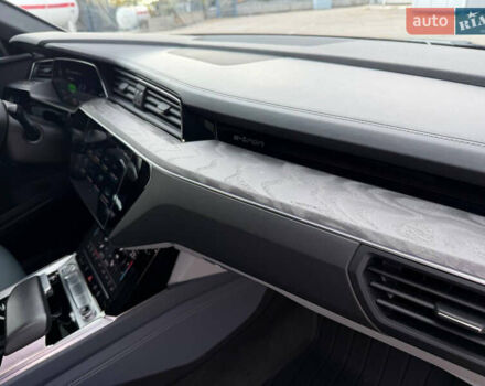 Ауди E-Tron, объемом двигателя 0 л и пробегом 83 тыс. км за 39000 $, фото 43 на Automoto.ua