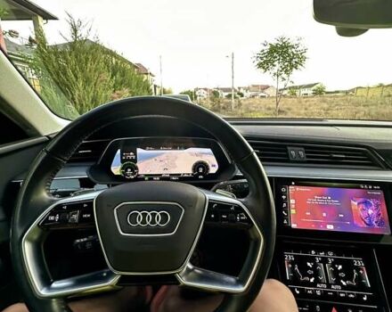 Ауди E-Tron, объемом двигателя 0 л и пробегом 40 тыс. км за 33000 $, фото 12 на Automoto.ua