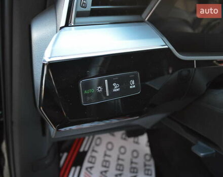 Ауди E-Tron, объемом двигателя 0 л и пробегом 59 тыс. км за 35900 $, фото 15 на Automoto.ua