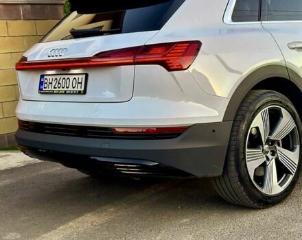 Ауди E-Tron, объемом двигателя 0 л и пробегом 40 тыс. км за 33000 $, фото 9 на Automoto.ua