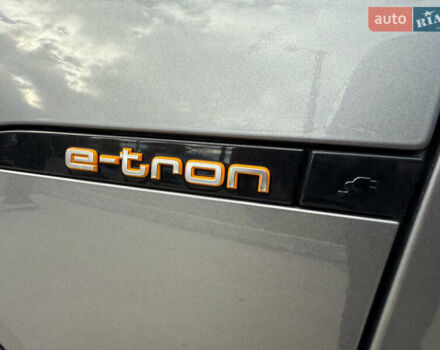 Ауди E-Tron, объемом двигателя 0 л и пробегом 80 тыс. км за 27999 $, фото 13 на Automoto.ua