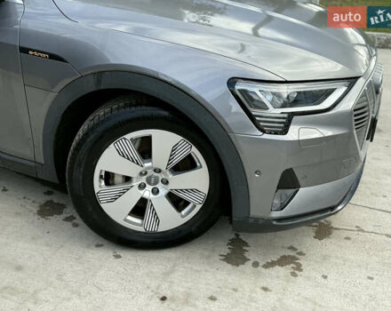 Ауди E-Tron, объемом двигателя 0 л и пробегом 80 тыс. км за 27999 $, фото 36 на Automoto.ua