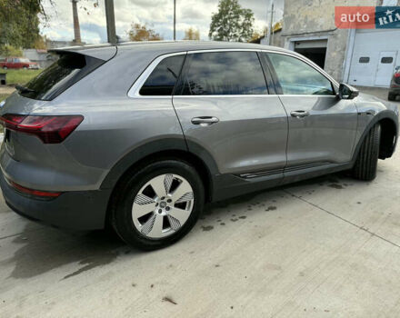 Ауди E-Tron, объемом двигателя 0 л и пробегом 80 тыс. км за 27999 $, фото 4 на Automoto.ua