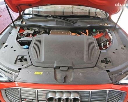 Ауди E-Tron, объемом двигателя 0 л и пробегом 52 тыс. км за 41288 $, фото 8 на Automoto.ua