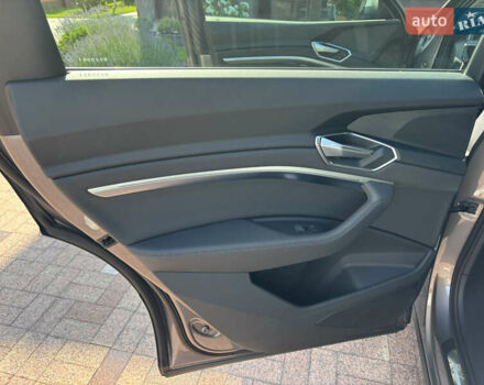 Ауди E-Tron, объемом двигателя 0 л и пробегом 40 тыс. км за 35000 $, фото 11 на Automoto.ua