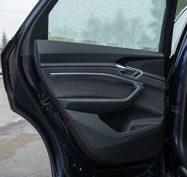 Ауді E-Tron, об'ємом двигуна 0 л та пробігом 81 тис. км за 34500 $, фото 28 на Automoto.ua