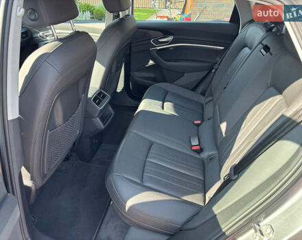 Ауди E-Tron, объемом двигателя 0 л и пробегом 40 тыс. км за 35000 $, фото 12 на Automoto.ua