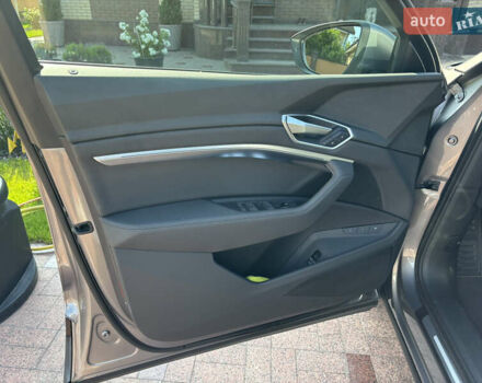 Ауди E-Tron, объемом двигателя 0 л и пробегом 40 тыс. км за 35000 $, фото 7 на Automoto.ua