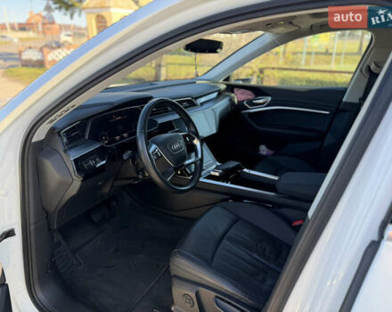 Ауді E-Tron, об'ємом двигуна 0 л та пробігом 129 тис. км за 28500 $, фото 15 на Automoto.ua