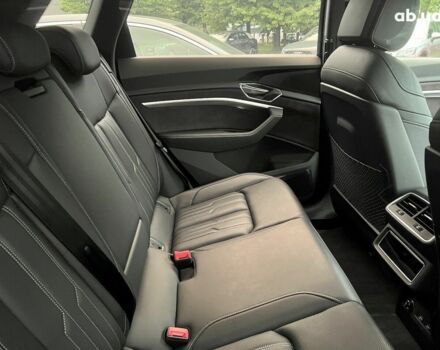 Ауди E-Tron, объемом двигателя 0 л и пробегом 42 тыс. км за 74120 $, фото 2 на Automoto.ua