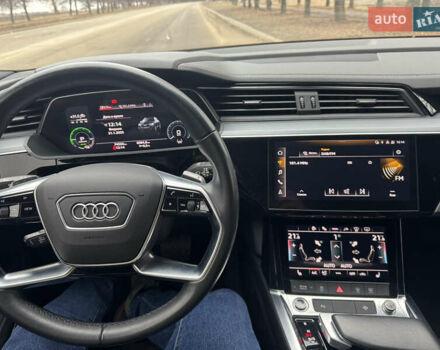 Ауди E-Tron, объемом двигателя 0 л и пробегом 75 тыс. км за 33700 $, фото 6 на Automoto.ua