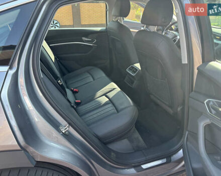 Ауди E-Tron, объемом двигателя 0 л и пробегом 40 тыс. км за 35000 $, фото 16 на Automoto.ua